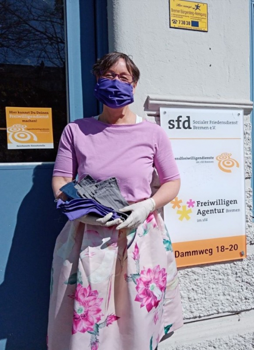Claudia mit Maske - Maskenaktion